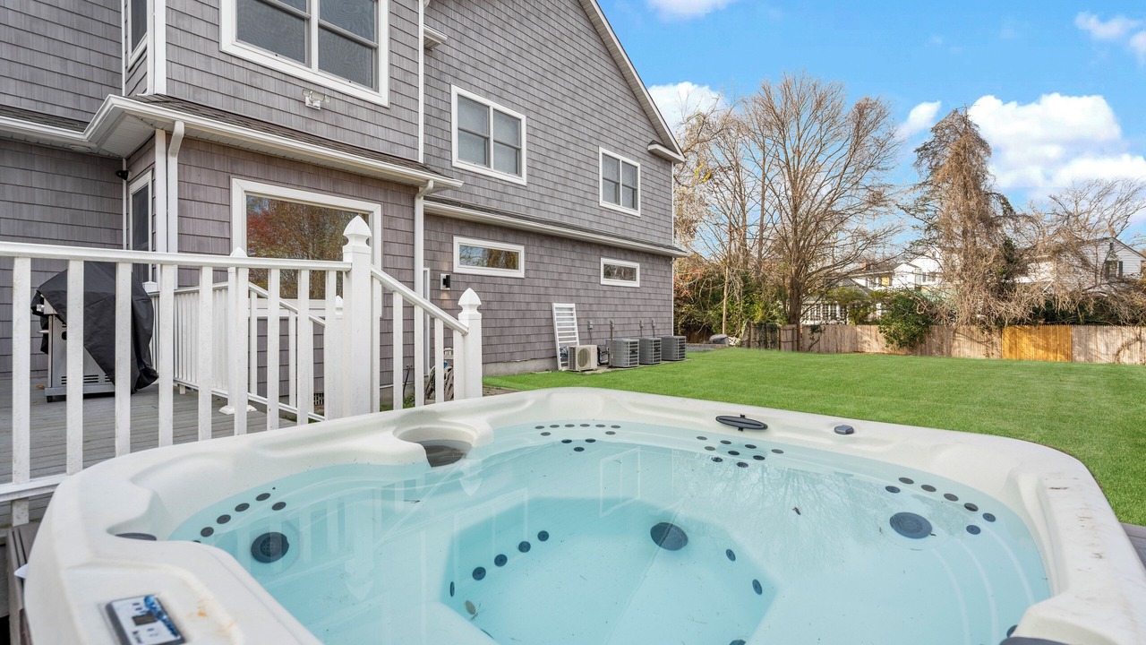 Photo of Patio Balcony in West Bay Shore