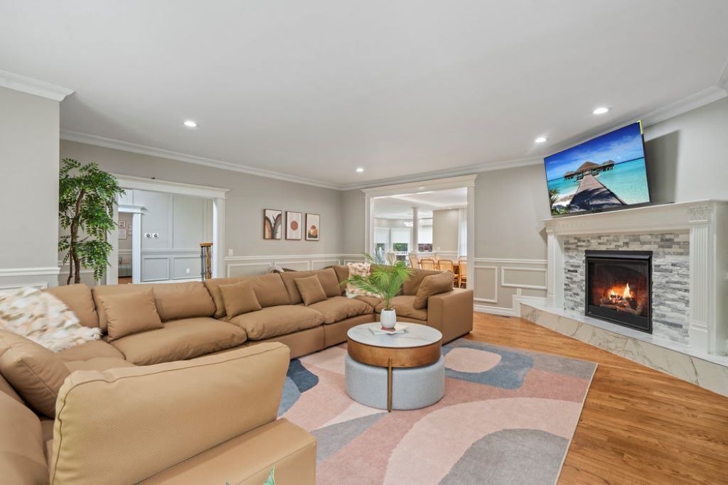 Photo of Livingroom in West Bay Shore