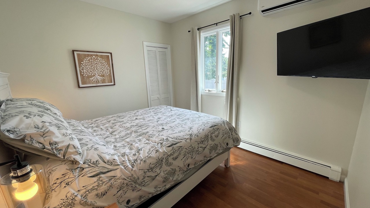 Photo of Bedroom in Farmingdale