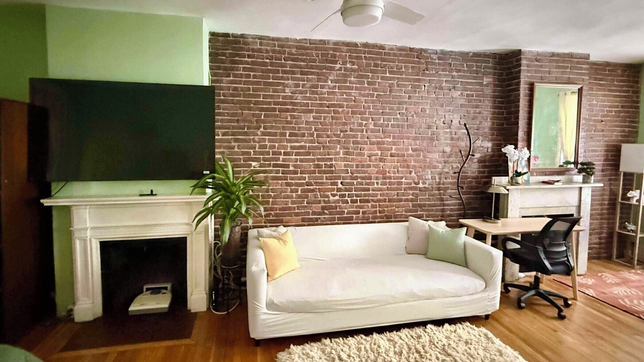 Photo of Livingroom in Beacon Hill