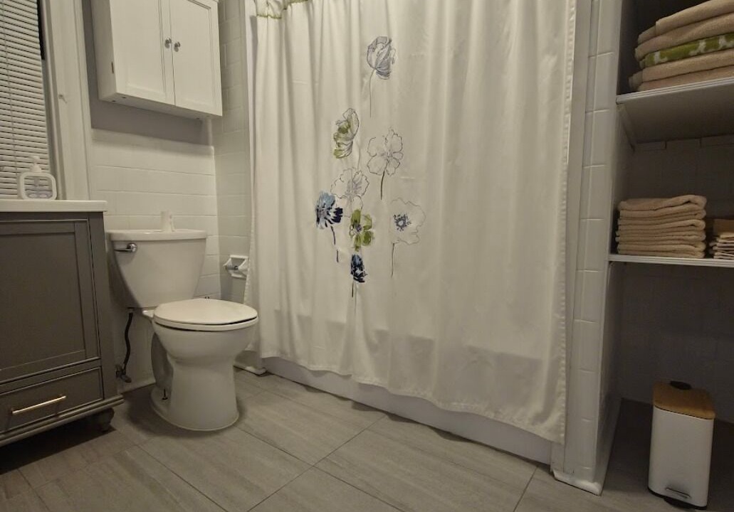 Photo of Bathroom in Thompson Square - Bunker Hill