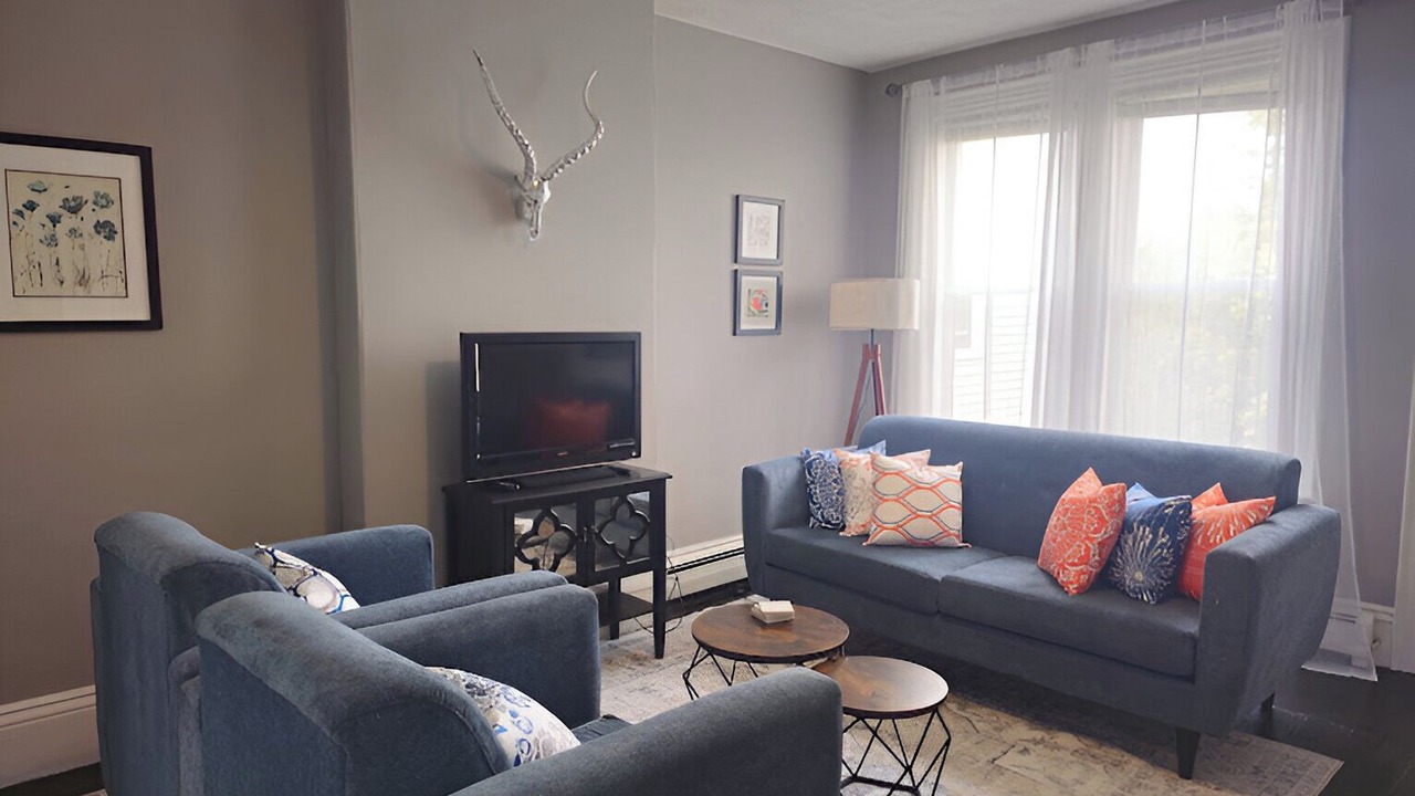 Photo of Livingroom in Thompson Square - Bunker Hill