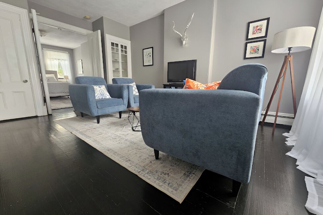 Photo of Livingroom in Thompson Square - Bunker Hill