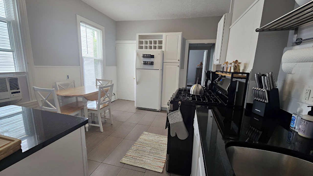 Photo of Kitchen in Thompson Square - Bunker Hill