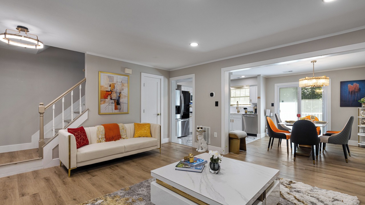 Photo of Livingroom in Lake Ridge
