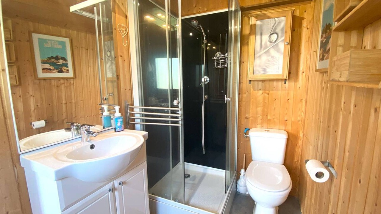 Photo of Bathroom in Tregastel