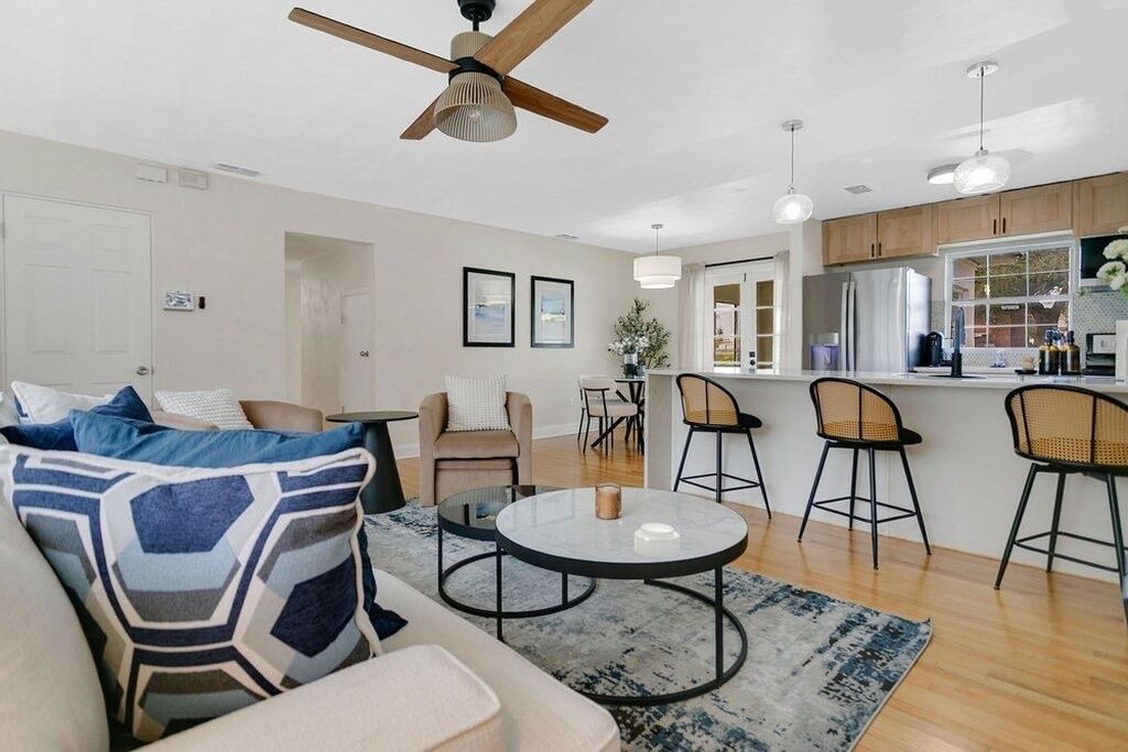 Photo of Livingroom in Pine Castle