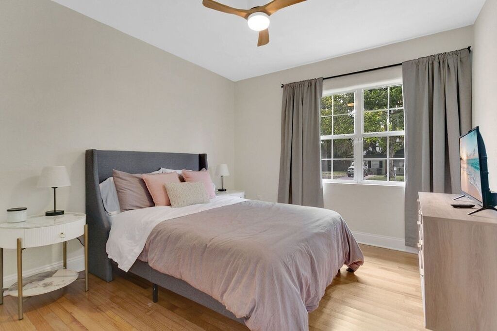 Photo of Bedroom in Pine Castle