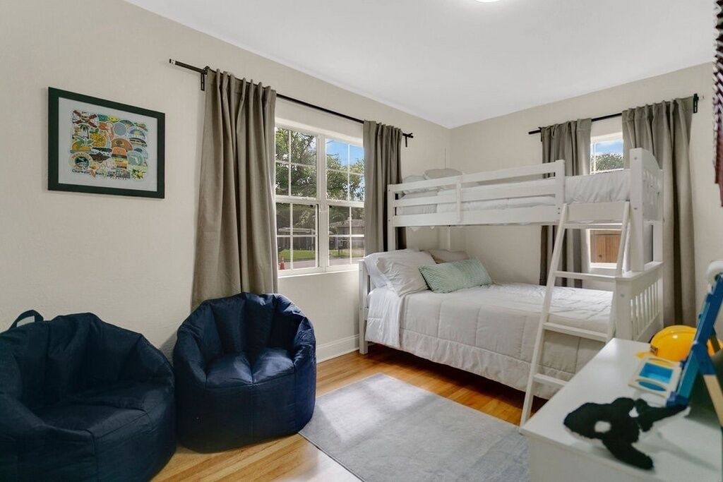 Photo of Bedroom in Pine Castle