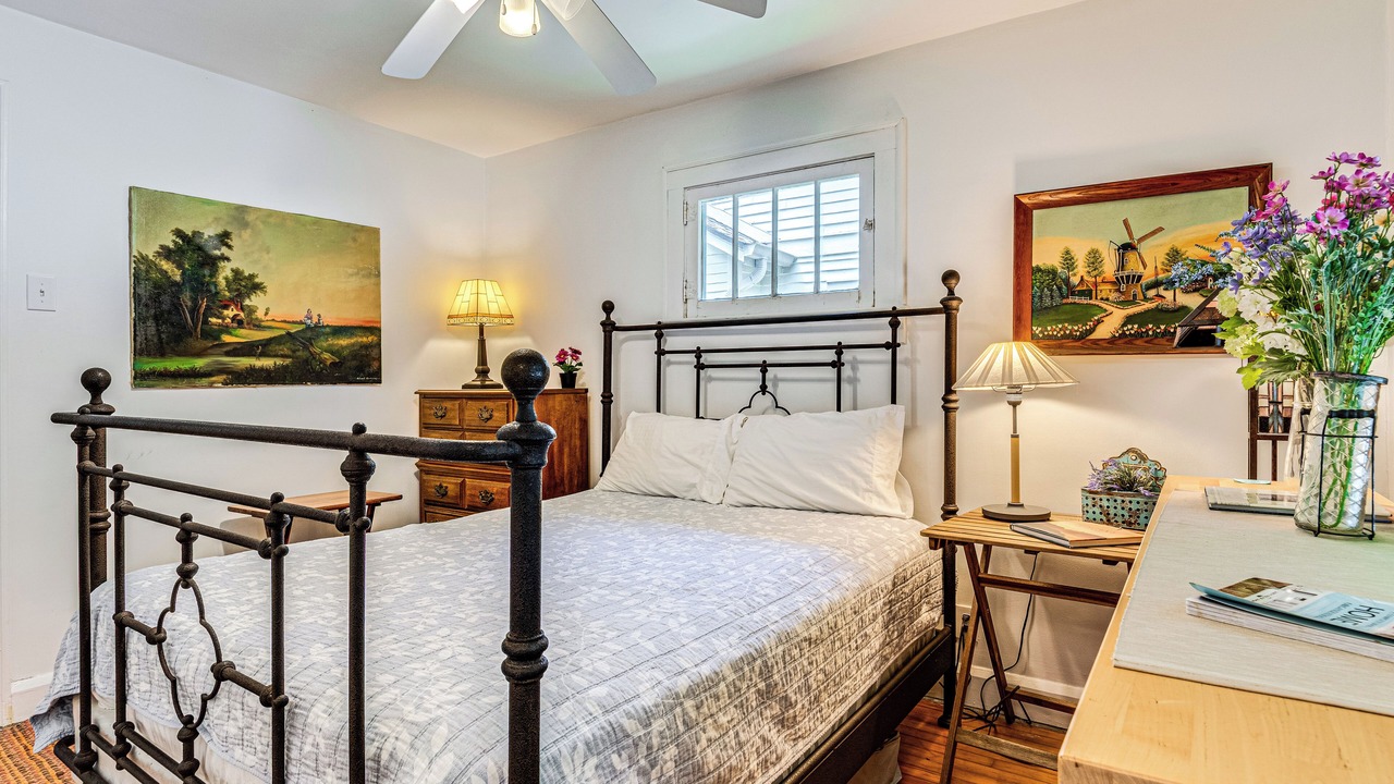 Photo of Bedroom in Speedway