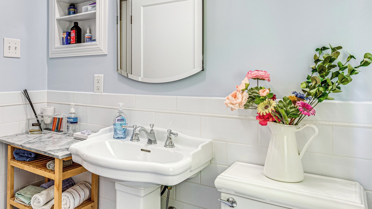 Photo of Bathroom in Speedway