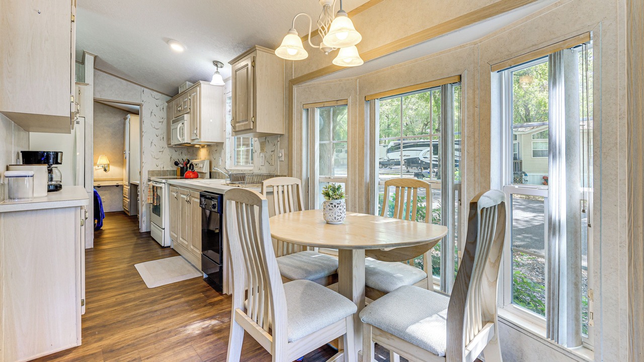 Photo of Livingroom in Salt Springs