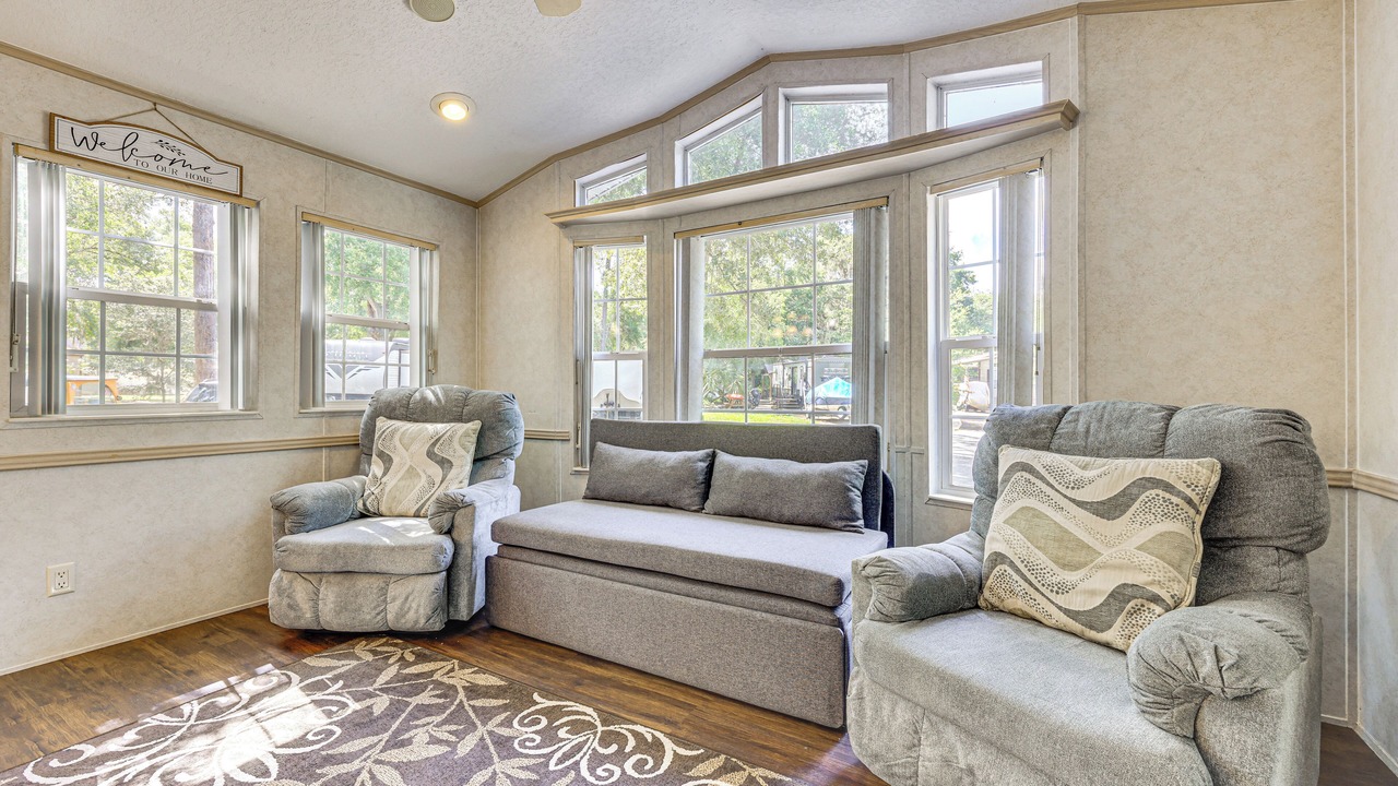 Photo of Livingroom in Salt Springs