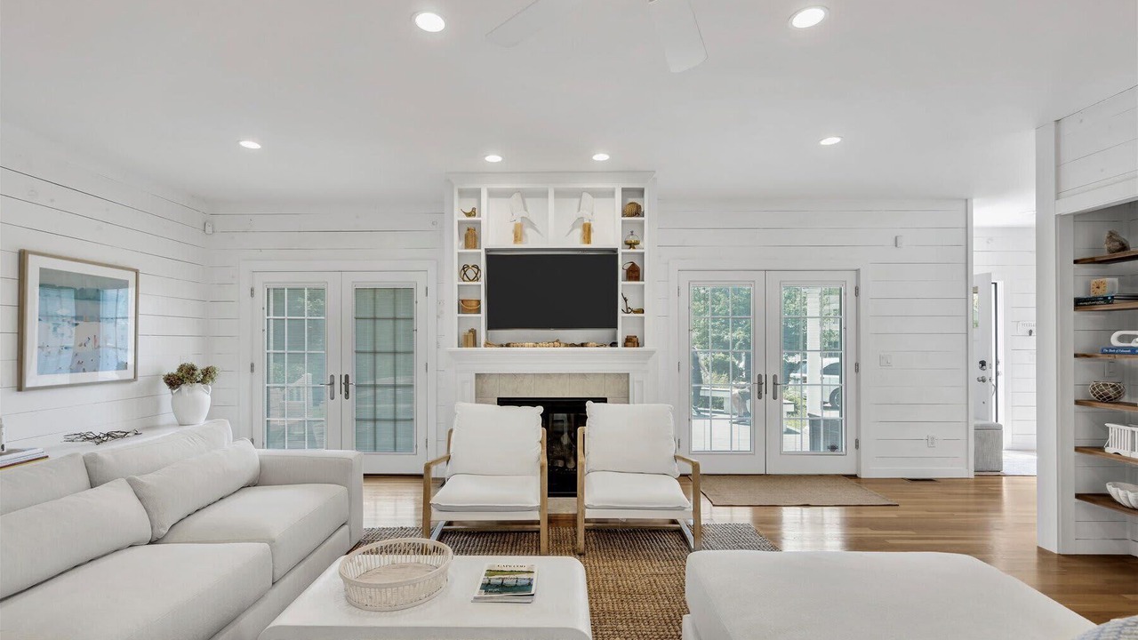 Photo of Livingroom in East Falmouth