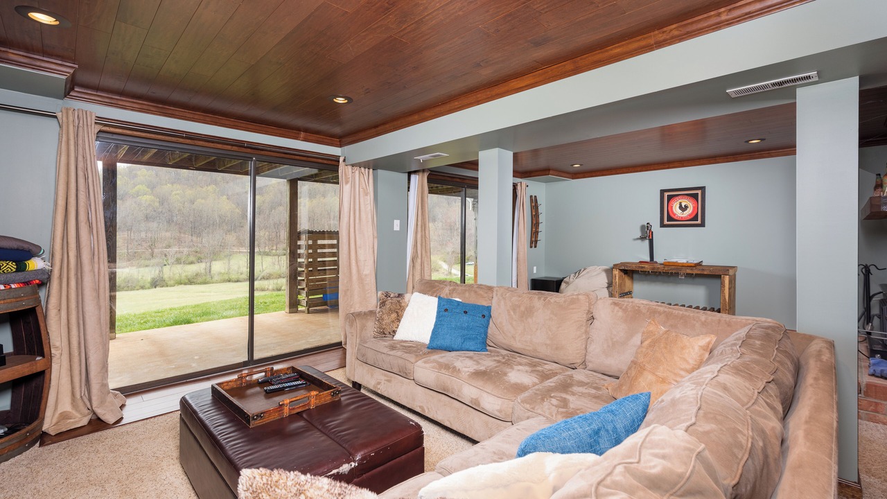 Photo of Livingroom in Lovingston