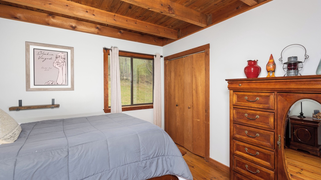 Photo of Bedroom in Lovingston
