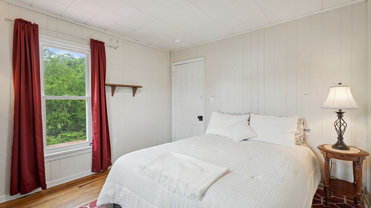 Photo of Bedroom in Hector