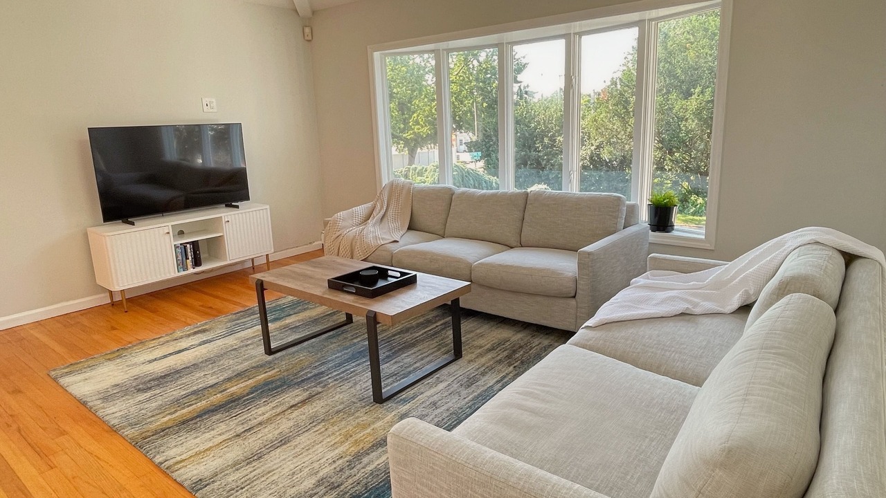 Photo of Livingroom in East Meadow