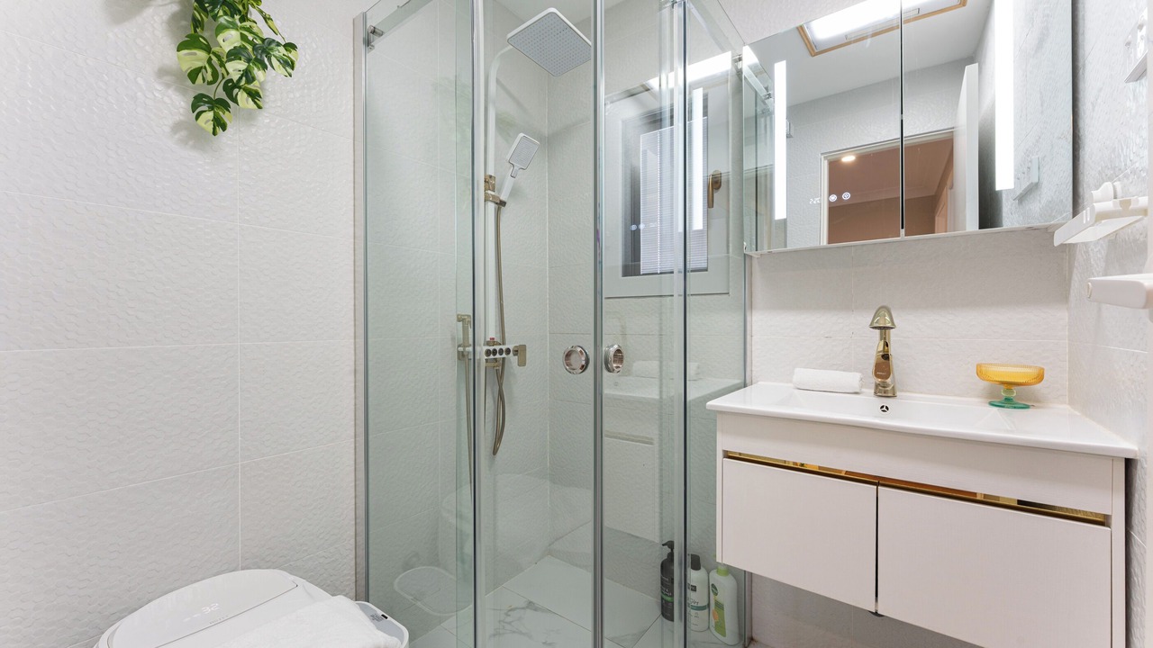 Photo of Bathroom in Petersham North
