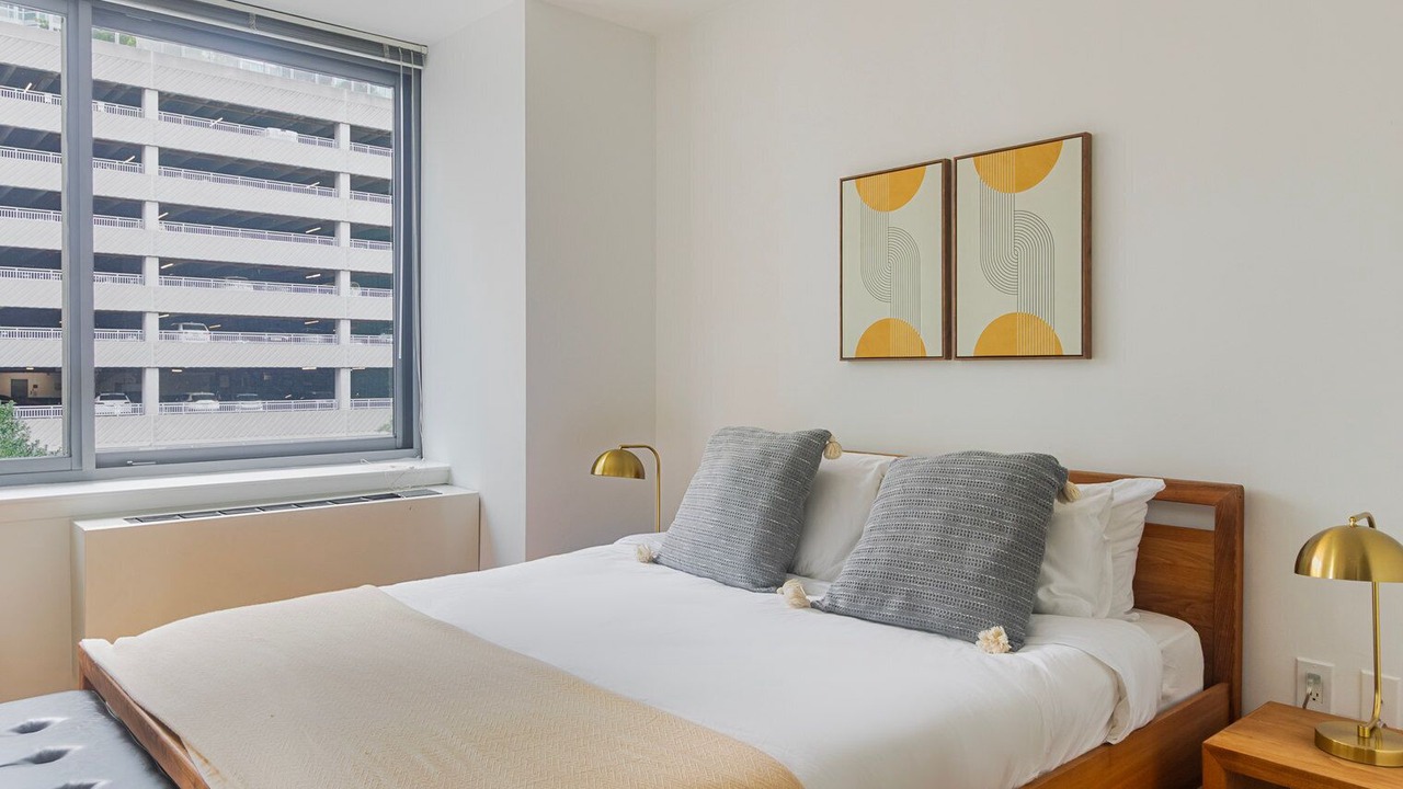 Photo of Bedroom in Hunters Point
