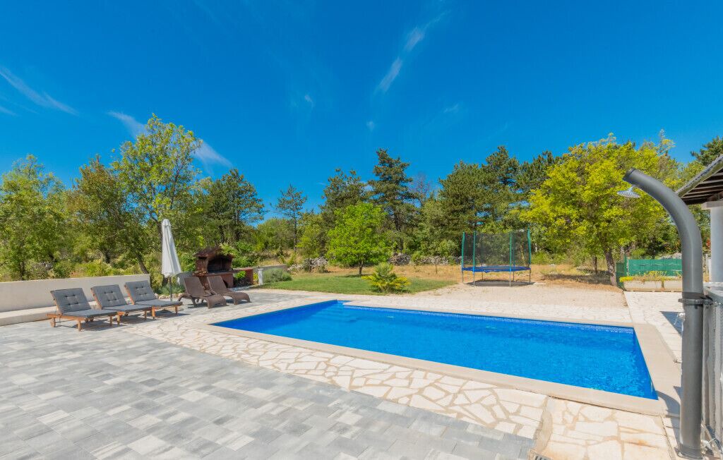 Photo of Outdoor in Grubine