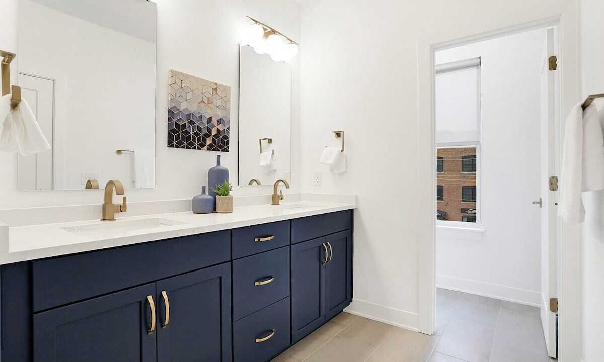 Photo of Bathroom in Lockerbie Square