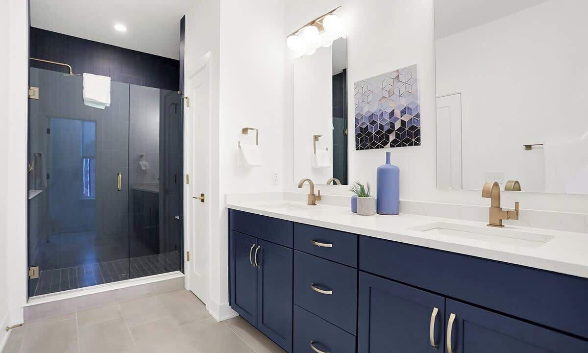 Photo of Bathroom in Lockerbie Square
