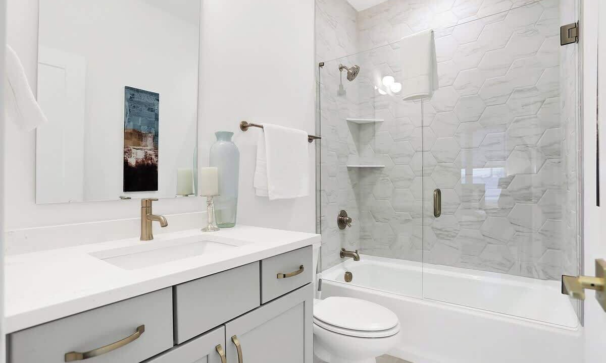 Photo of Bathroom in Lockerbie Square