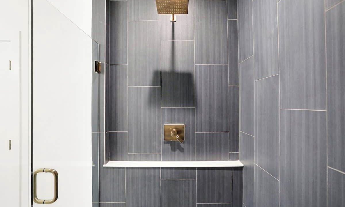 Photo of Bathroom in Lockerbie Square