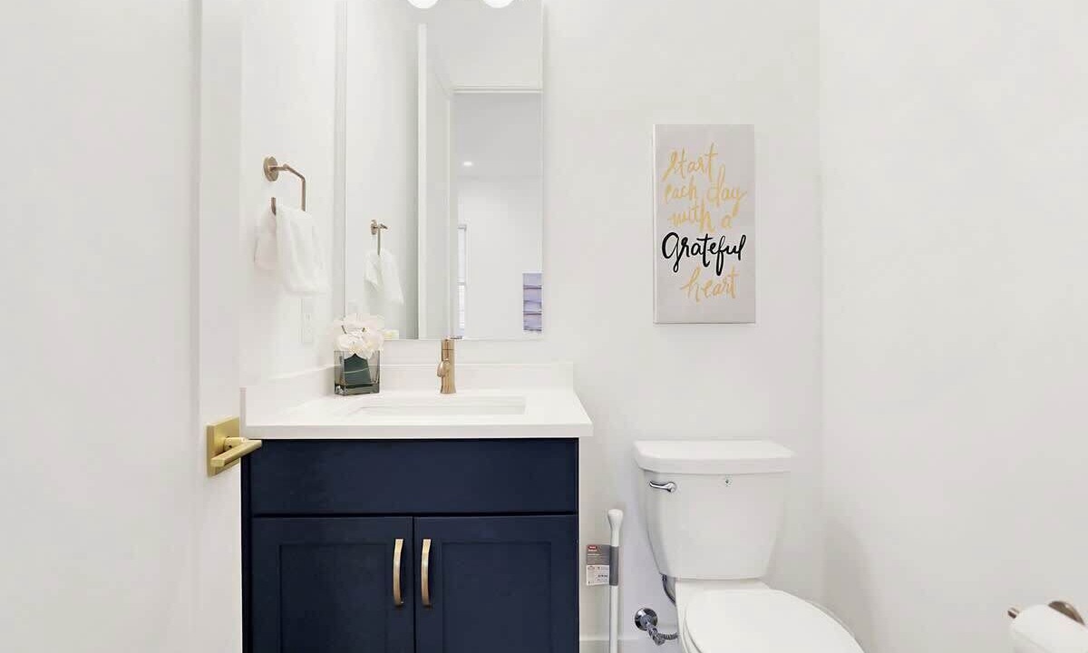 Photo of Bathroom in Lockerbie Square