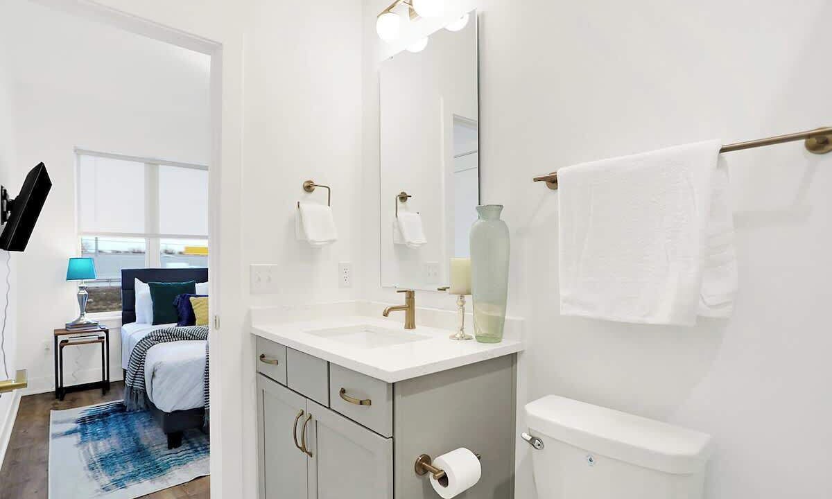 Photo of Bathroom in Lockerbie Square