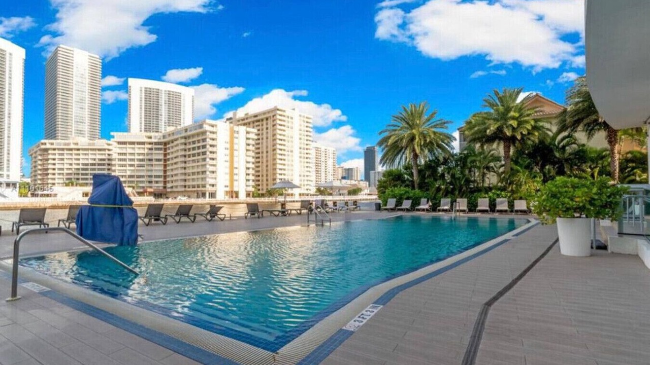Photo of Outdoor in Hallandale Beach
