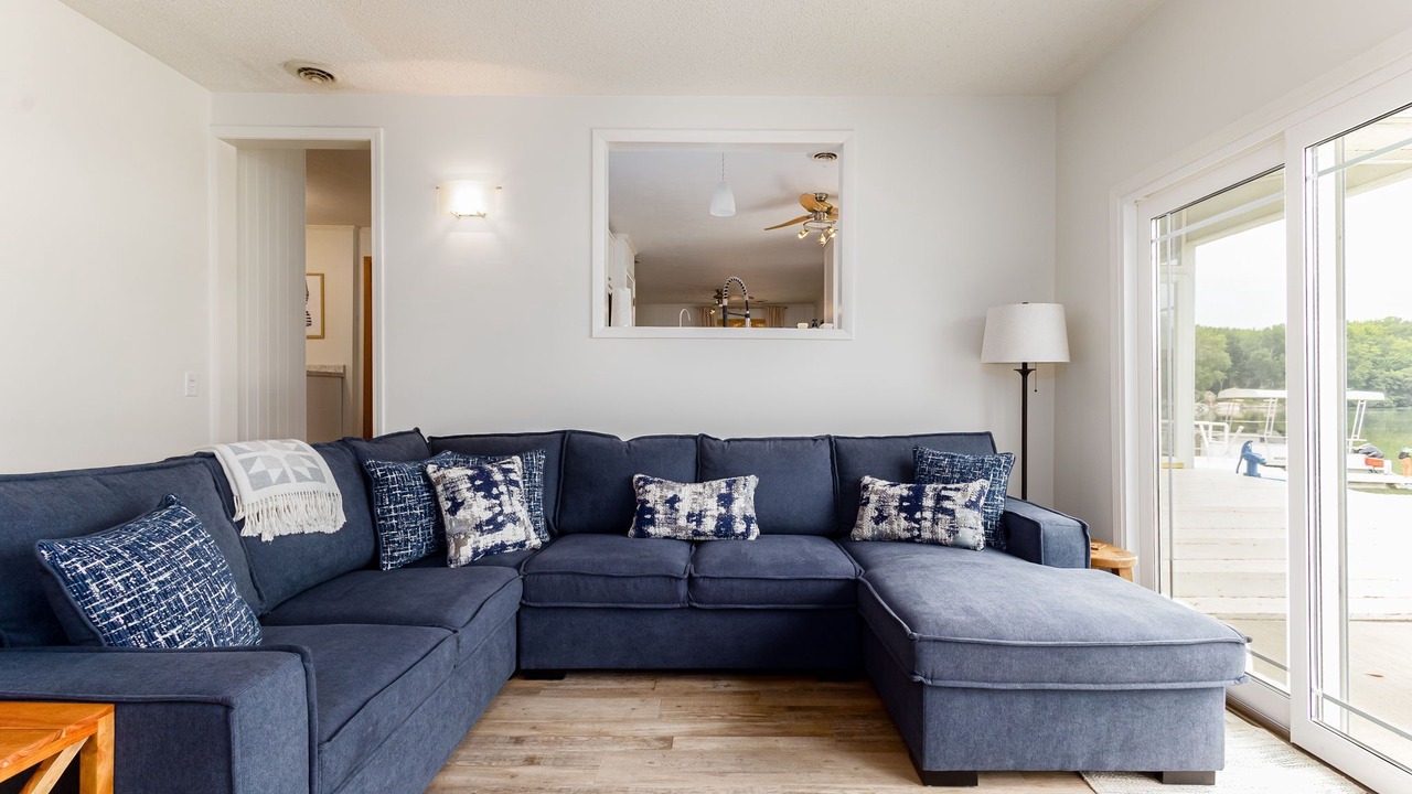 Photo of Livingroom in Howe
