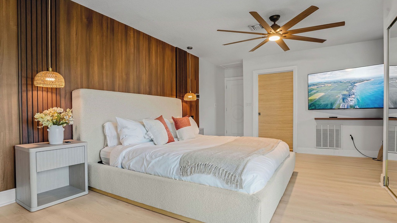 Photo of Bedroom in Lauderdale Isles