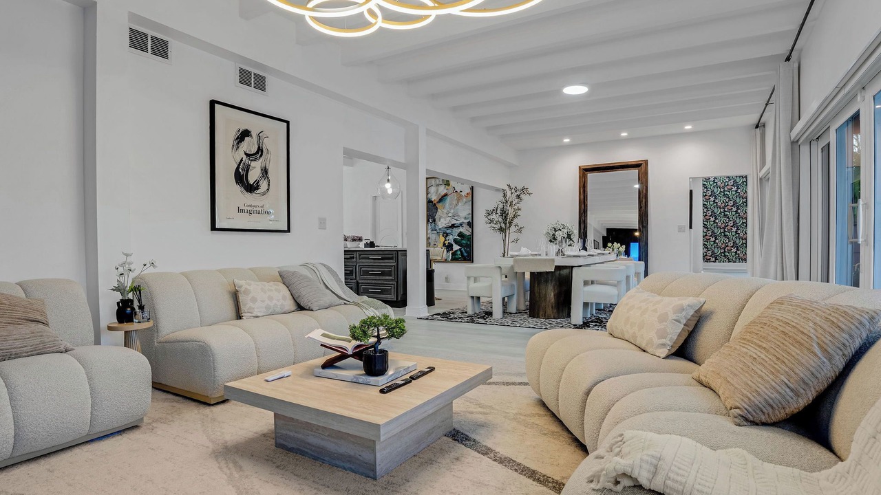 Photo of Livingroom in Lauderdale Isles
