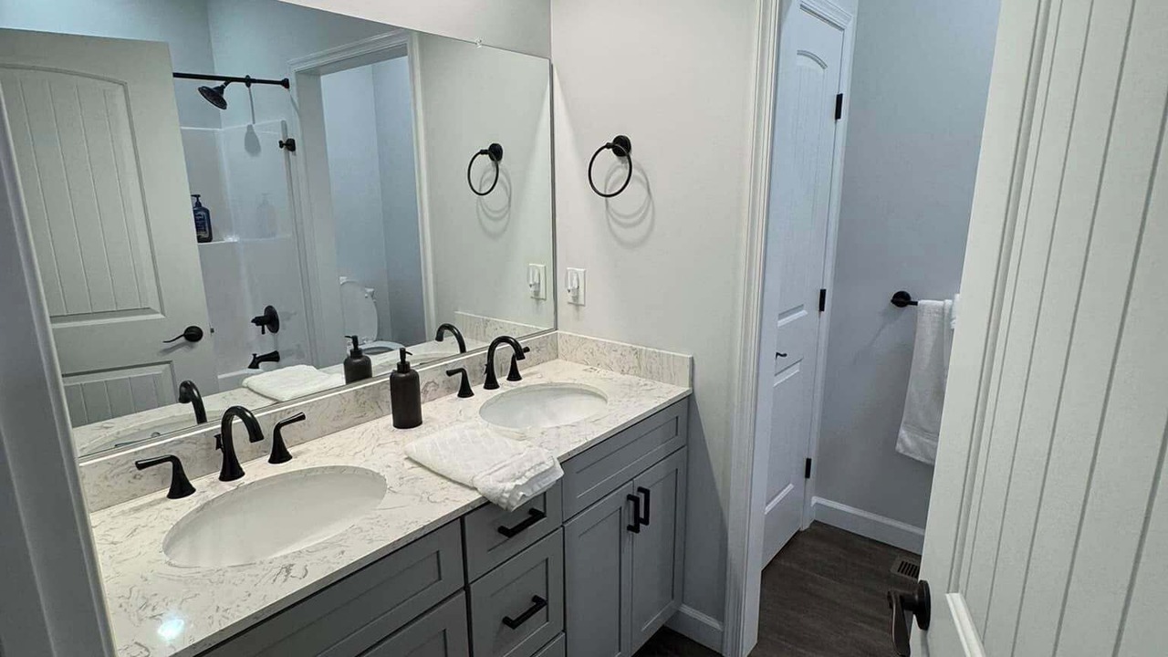 Photo of Bathroom in Piney Mountain