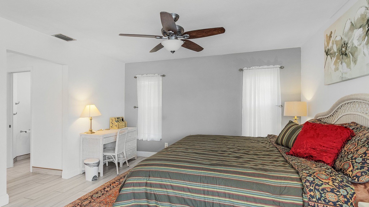 Photo of Bedroom in Bokeelia