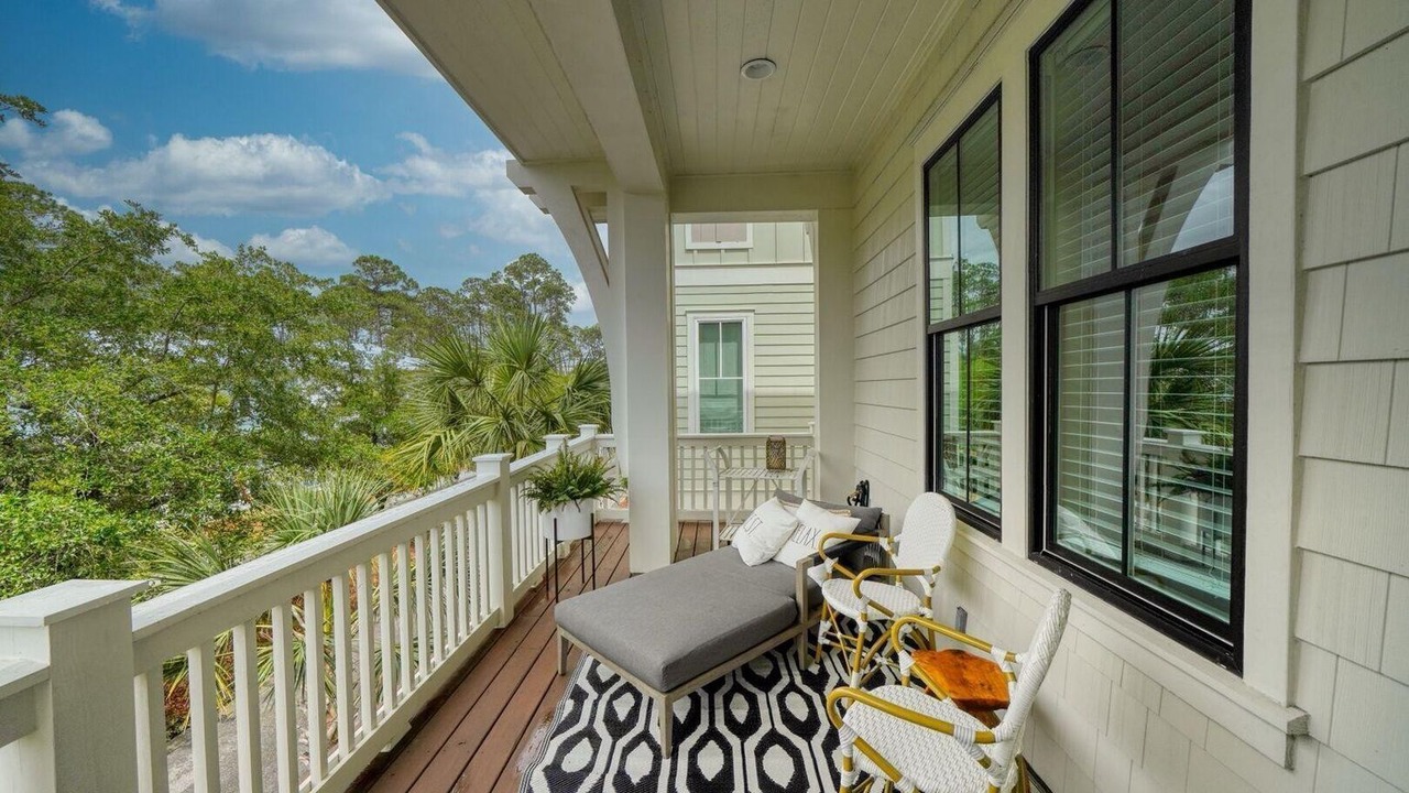 Photo of Patio Balcony in Treetop