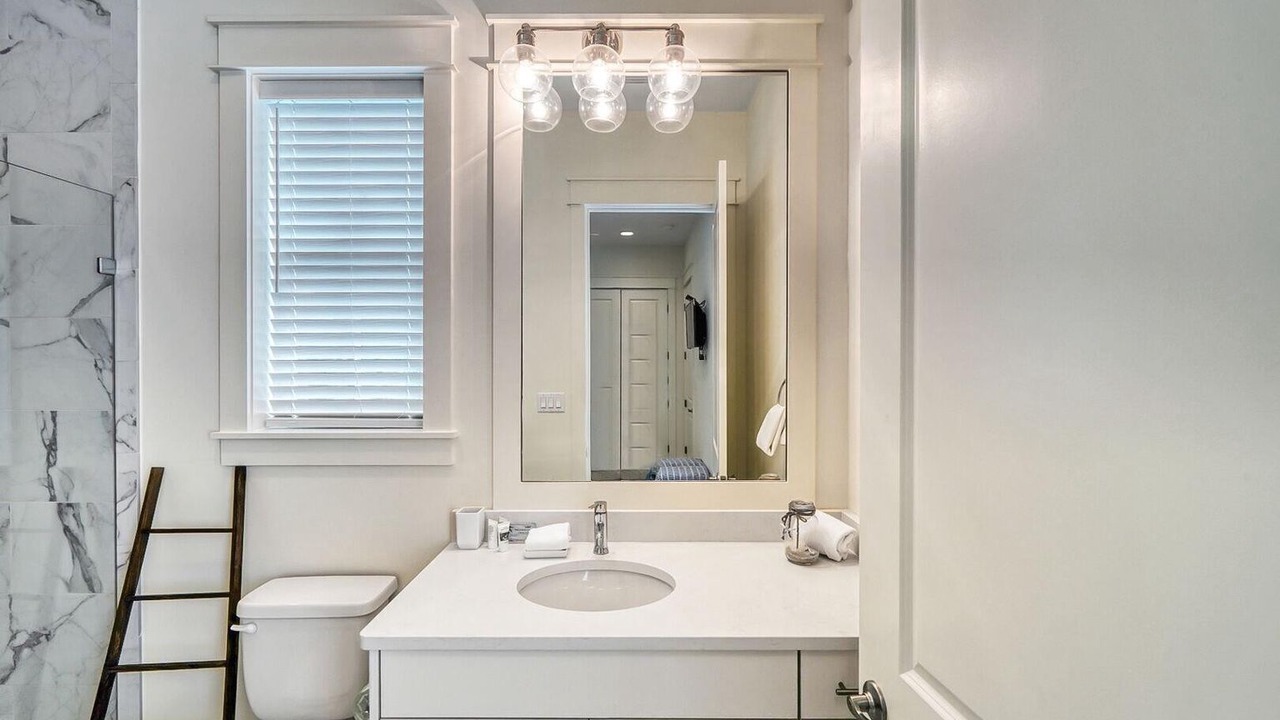 Photo of Bathroom in Treetop