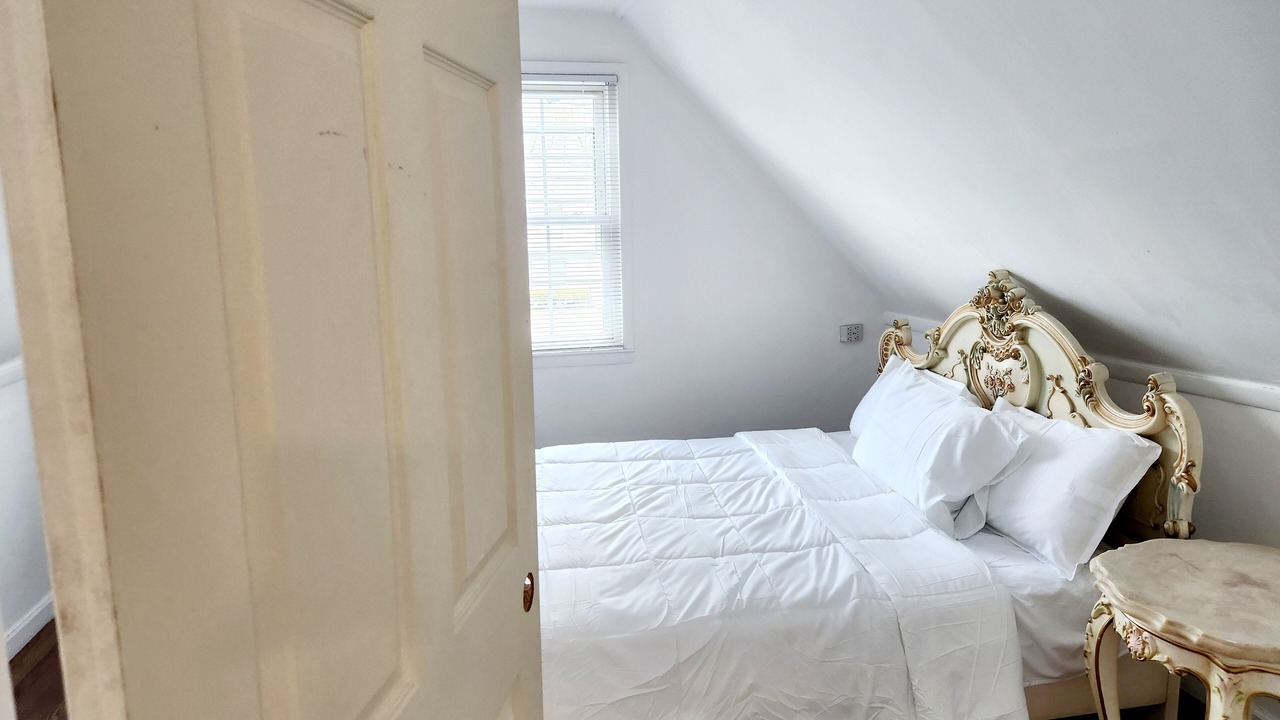 Photo of Bedroom in Dix Hills