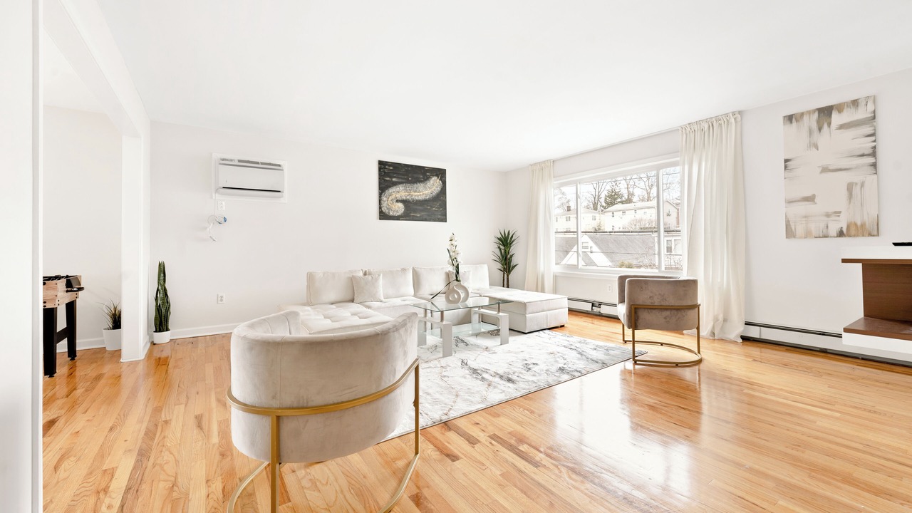 Photo of Livingroom in Southeast Yonkers