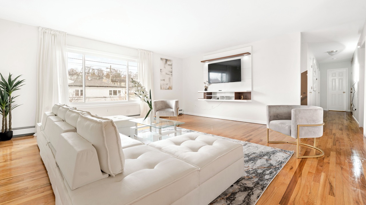 Photo of Livingroom in Southeast Yonkers