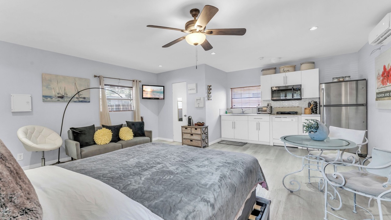 Photo of Bedroom in Biscayne Park