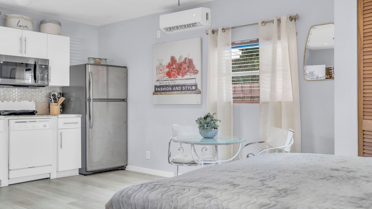 Photo of Bedroom in Biscayne Park