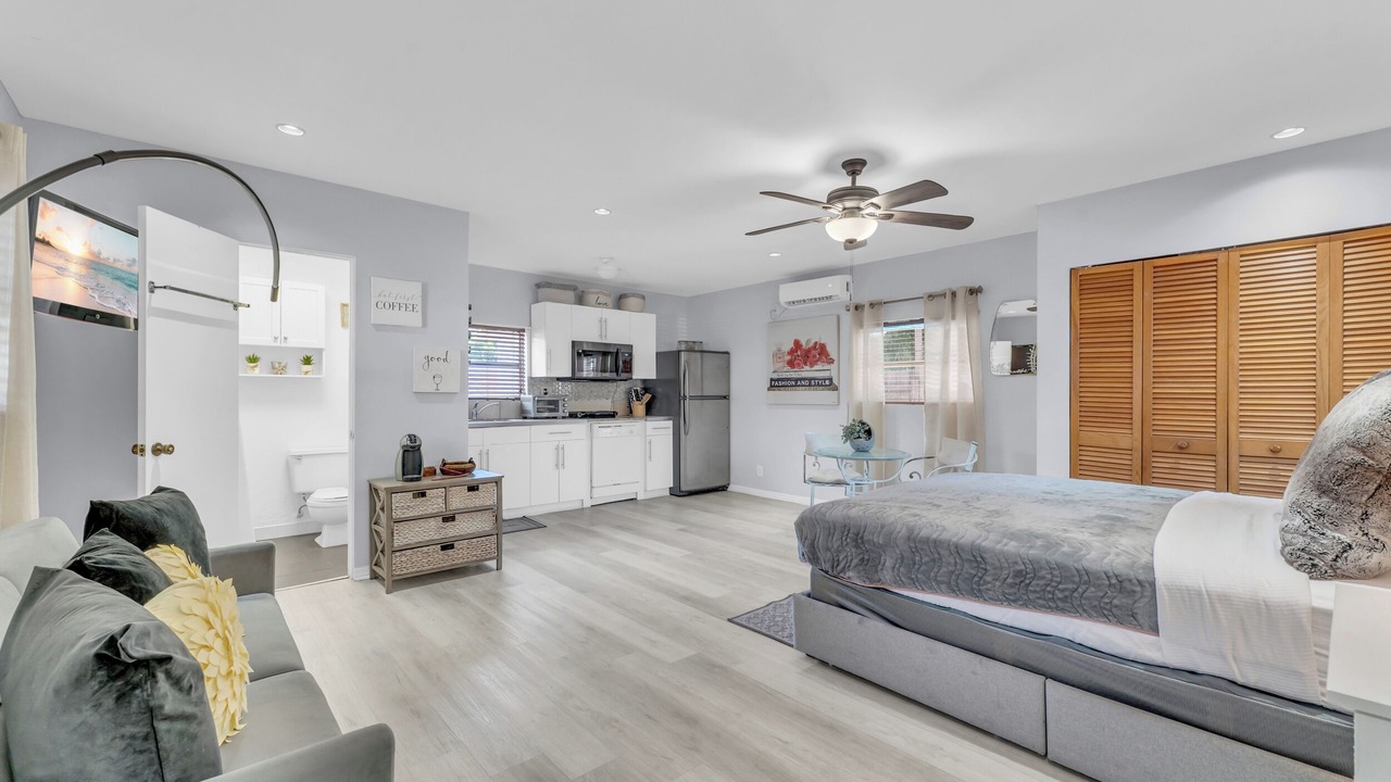 Photo of Bedroom in Biscayne Park