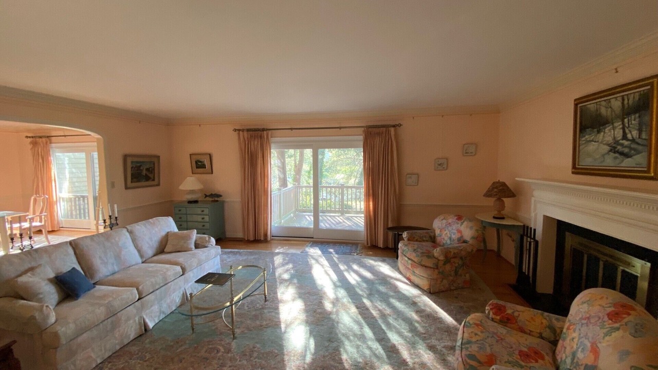 Photo of Livingroom in Weems