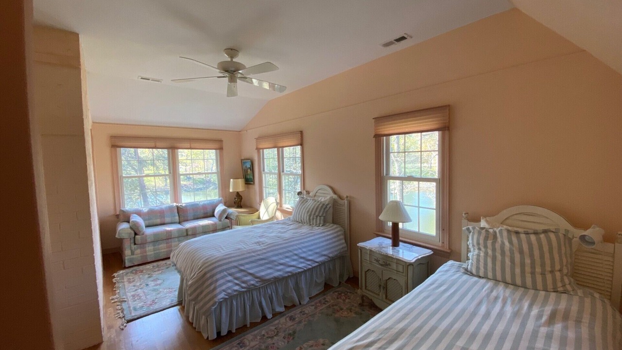 Photo of Bedroom in Weems