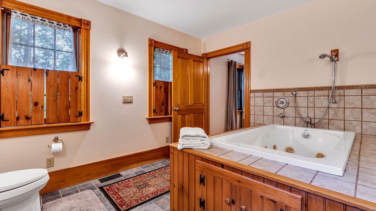 Photo of Bathroom in Teaticket