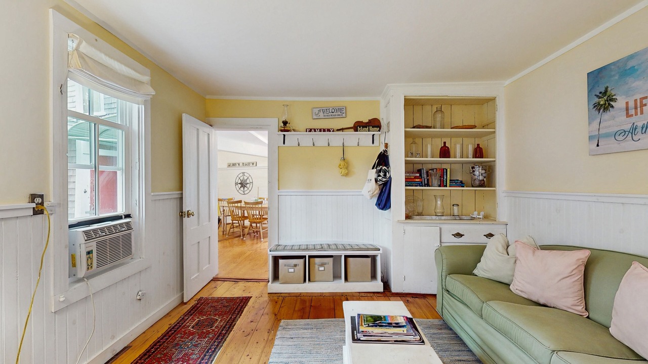 Photo of Livingroom in East Chop