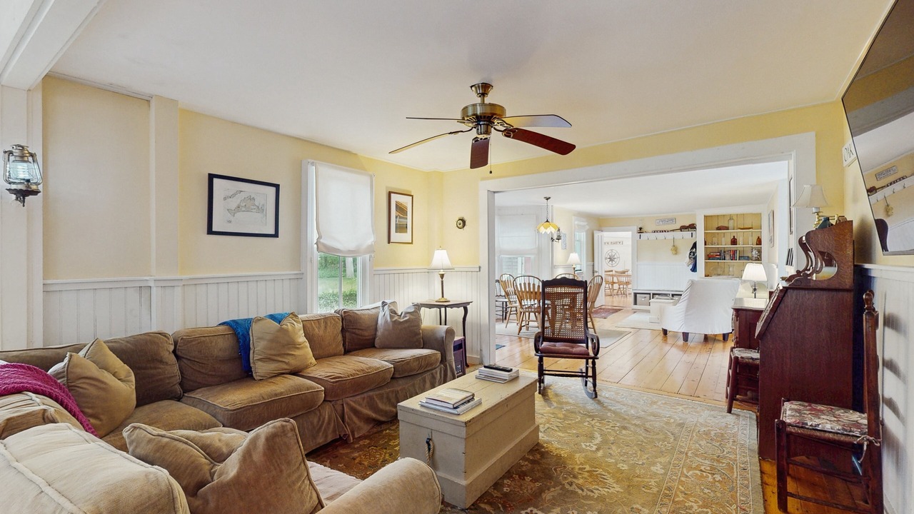 Photo of Livingroom in East Chop
